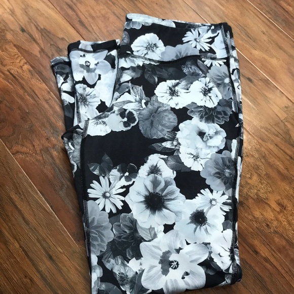Old Navy Floral Workout Leggings | Poshmark